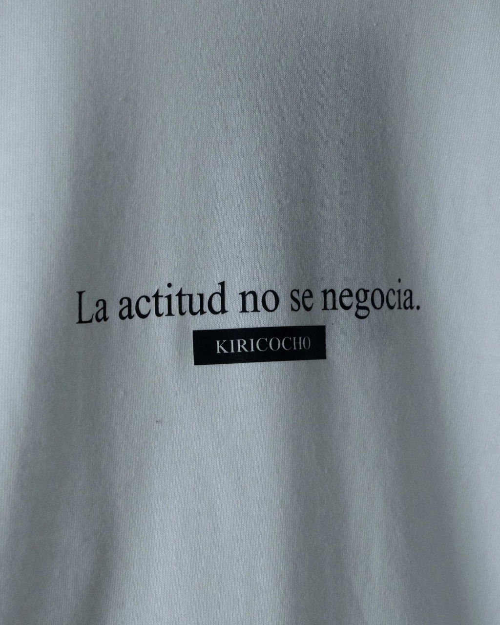 Remera LA ACTITUD NO SE NEGOCIA BLANCA - Imagen 3
